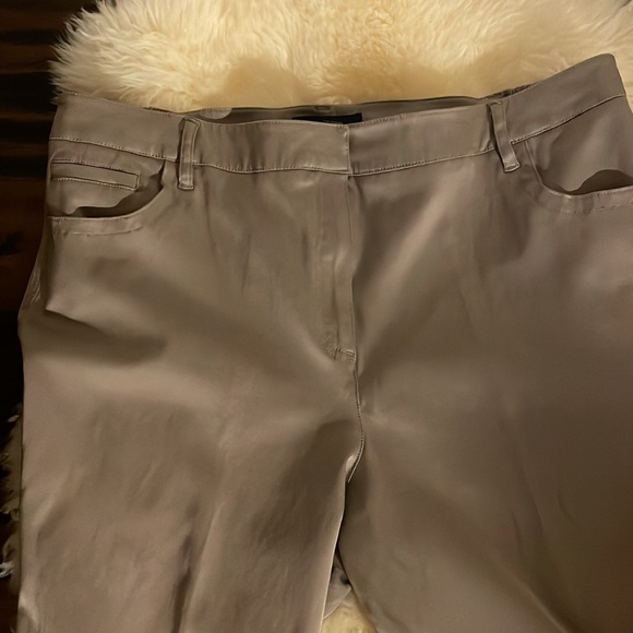 Larry Levine Capris - Picture 4 of 6